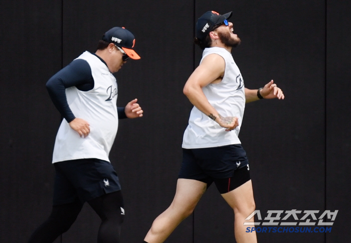 This hamstring was the source of power. Ponce revealed himself. As soon as I saw it, I was amazed