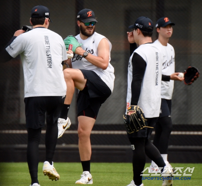 This hamstring was the source of power. Ponce revealed himself. As soon as I saw it, I was amazed