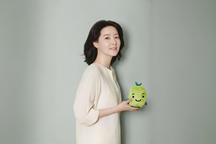 Lee Young-ae Partners with Korea Foundation for the Disabled to Aid Crisis-Prone Families