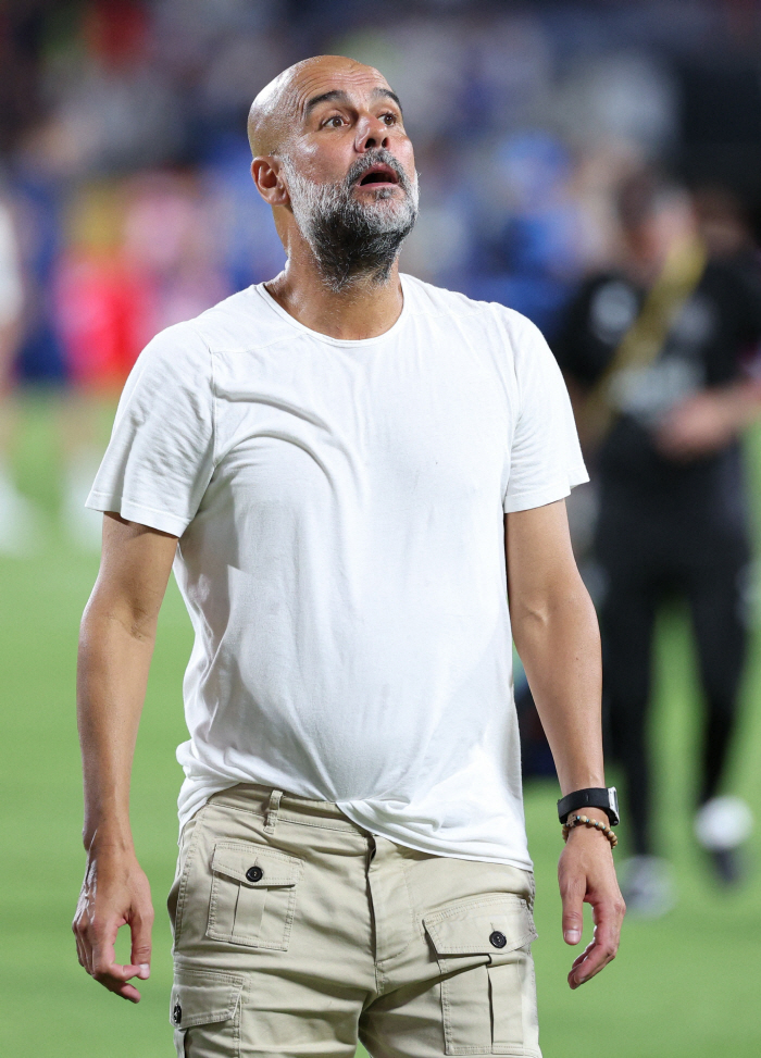 Why did you do that to me, director Pep? The winner of the Cancelo Derby is Cancelo...Al Hilal beats Manchester City 01→43 and reaches the quarterfinals of the Club World Cup