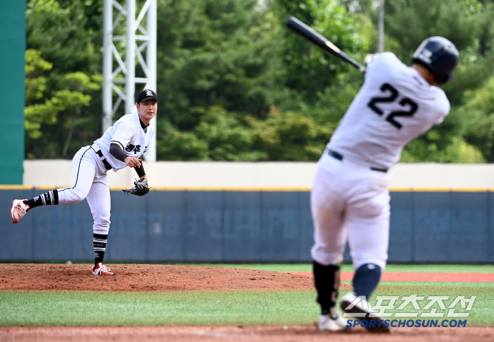 The 191-centimeter-tall right-hander Kim Dong-hyuk and Cheongryonggi pitched hard against Gyeongnam High School 0-9 cold game loss (Cheongryonggi site)