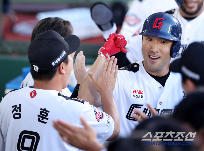 The birth of a new LG killer. 158km Gamboa 6.2 scoreless innings  Jeon Joon-woo's two-run shot  Kim Min-sung's Quiet Guitar Lotte again 1 game difference 