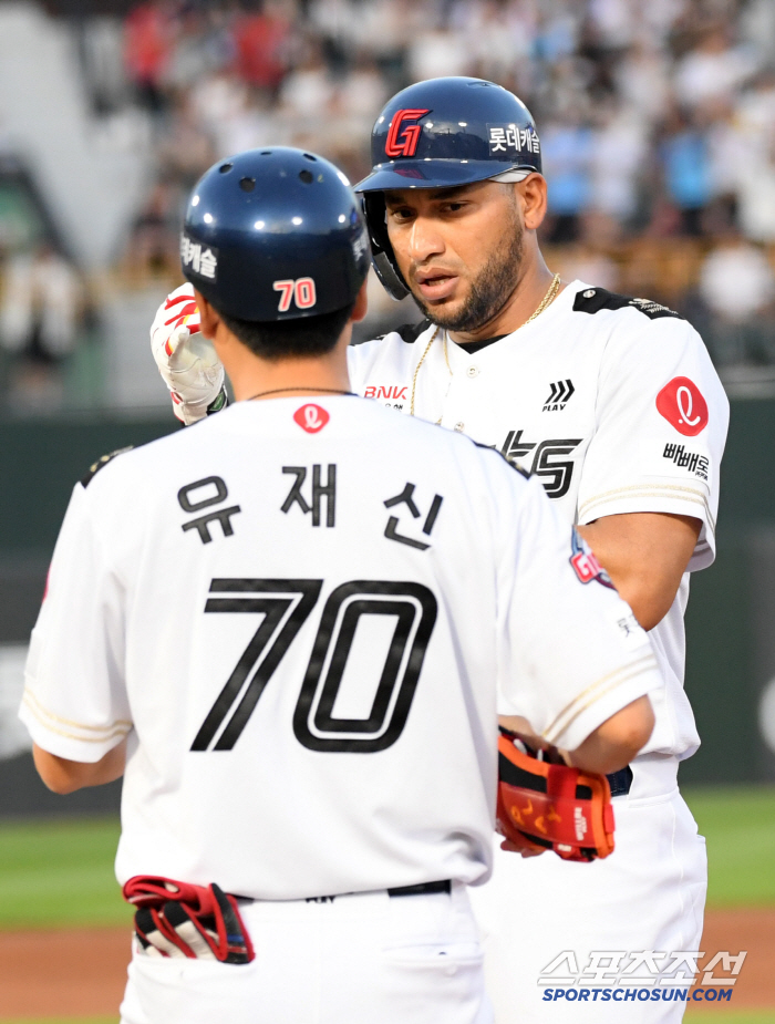 The birth of a new LG killer. 158km Gamboa 6.2 scoreless innings  Jeon Joon-woo's two-run shot  Kim Min-sung's Quiet Guitar Lotte again 1 game difference 