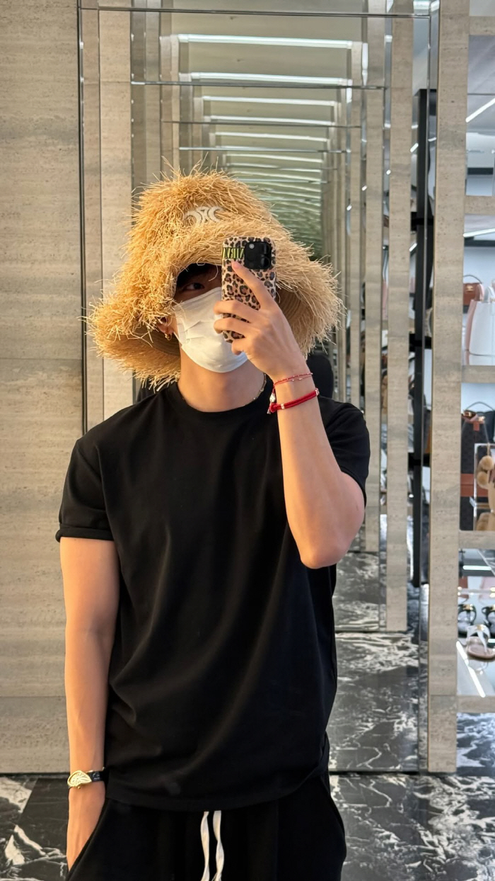 BTS V Stuns Fans with Unique Look After Military Discharge