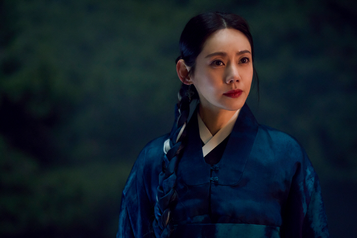 Chu Ja-hyun, you're a famous shaman on the outside, but..Life that belongs to no one (Kyeonwoo and the Fairy)