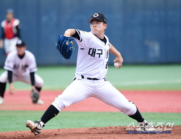 Confident Daegu Sangwon Seo Chan-hyuk, Jangchung High School's 4.2 scoreless innings, advancing to the round of 16 of Daegu Sangwon Cheongryonggi (Cheongryonggi Field)
