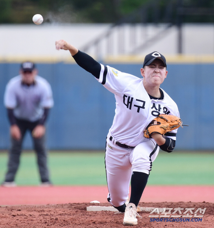 Confident Daegu Sangwon Seo Chan-hyuk, Jangchung High School's 4.2 scoreless innings, advancing to the round of 16 of Daegu Sangwon Cheongryonggi (Cheongryonggi Field)