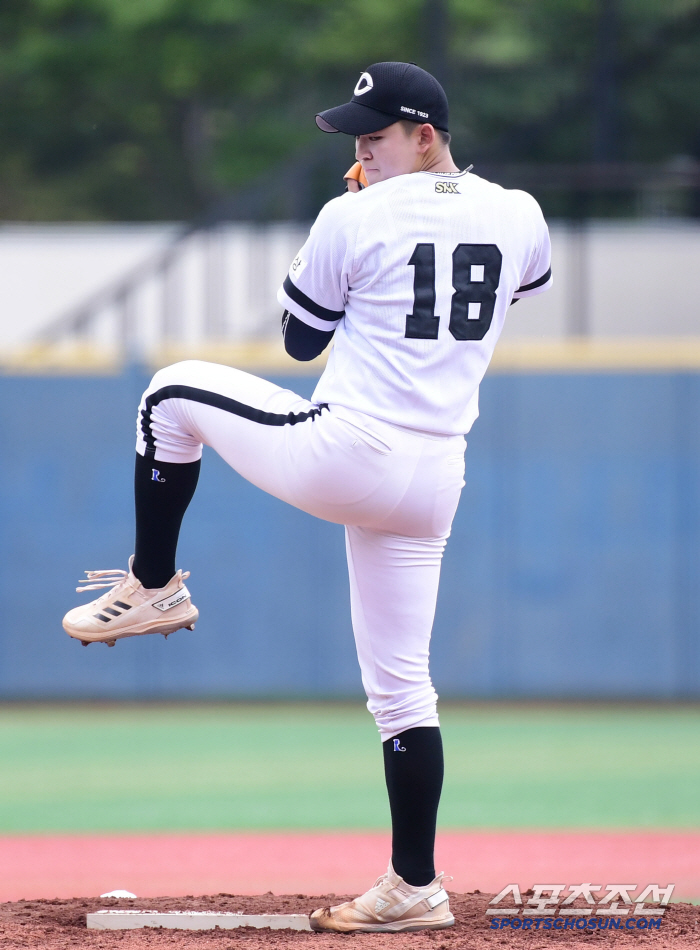 Confident Daegu Sangwon Seo Chan-hyuk, Jangchung High School's 4.2 scoreless innings, advancing to the round of 16 of Daegu Sangwon Cheongryonggi (Cheongryonggi Field)