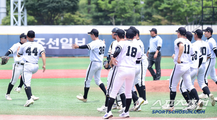Confident Daegu Sangwon Seo Chan-hyuk, Jangchung High School's 4.2 scoreless innings, advancing to the round of 16 of Daegu Sangwon Cheongryonggi (Cheongryonggi Field)