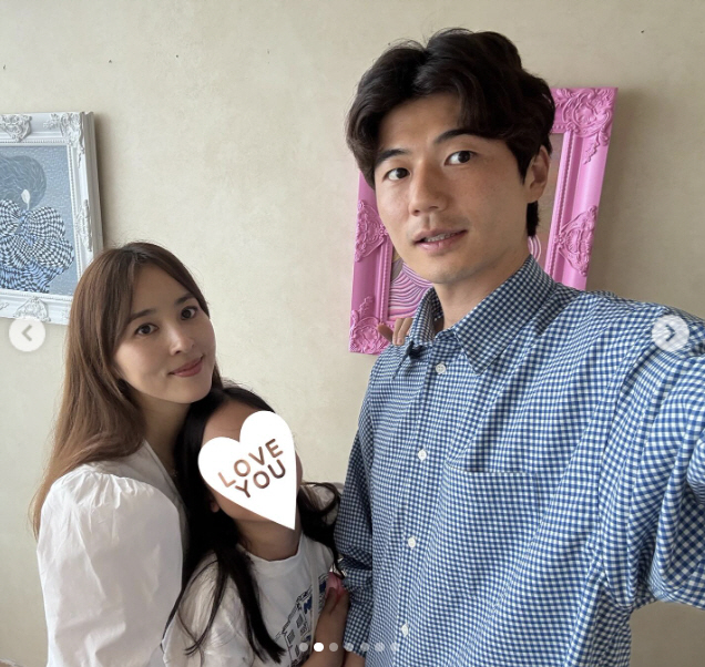 'Han Hye-jin ♥' Ki Sung-yueng 'Missing an 8-year-old car' Self-dis...12th wedding anniversary photo