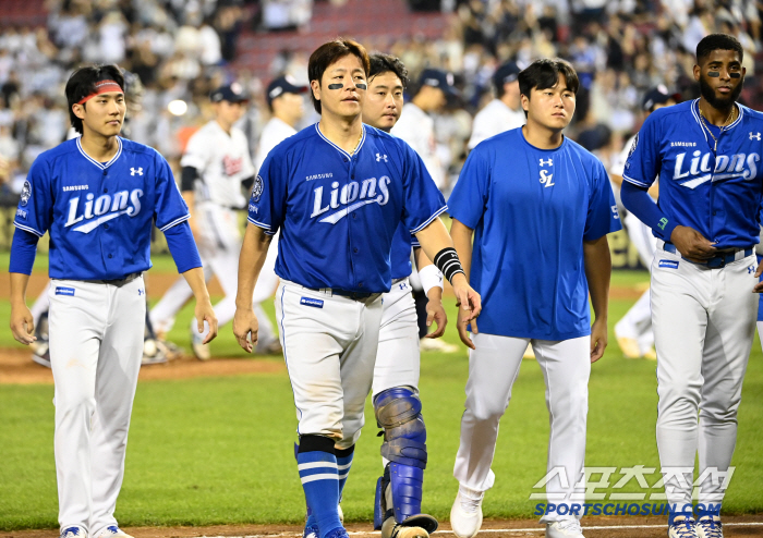 It's a clear miscarriage of justice, but.. Samsung couldn't win baseball anyway → Jr.  Riot  Scoring rights Silence Overall Struggle