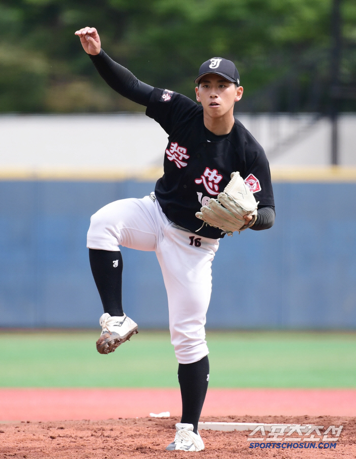 Jangchung High School's Son Min-seo, who threw all his might, and Jangchung entrusted up to 104 pitches with confidence until the end 