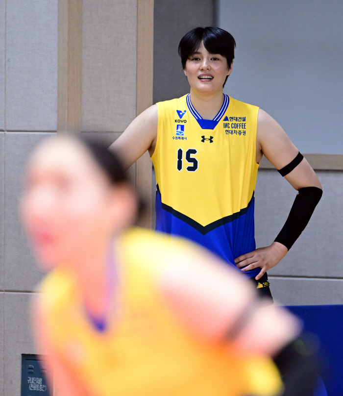 Kim Hee-jin found happiness in awkward yellow uniforms...I'm confident about the regular season 