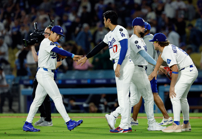 Kim Hye Sung, why are you playing left and right? The manager revealed it himself → Why hitting 60% against left-handed pitchers is useless