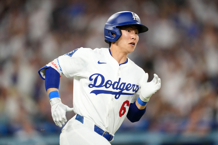 Kim Hye Sung, why are you playing left and right? The manager revealed it himself → Why hitting 60% against left-handed pitchers is useless