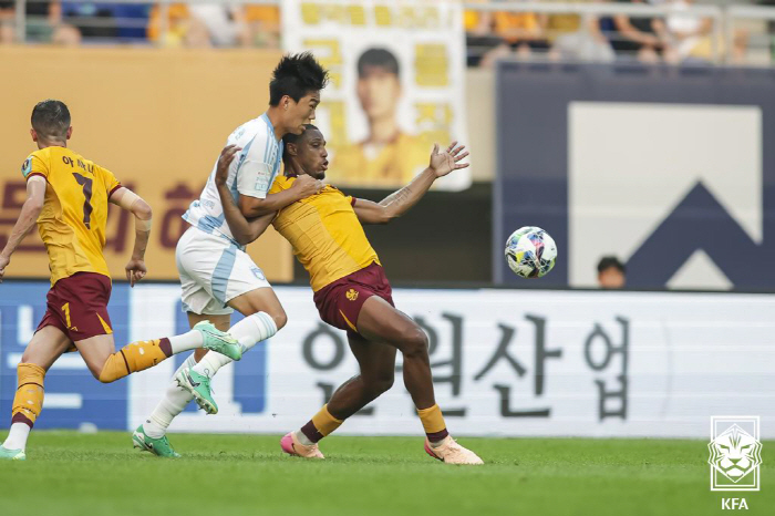 Kim Young-kwon left in the first half → Cho Sung-kwon won the final goal Gwangju, Ulsan 10, and won the semifinal for the second consecutive year