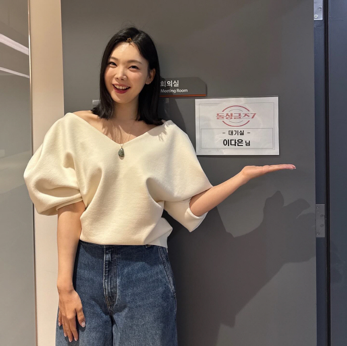 Lee Da Eun debuts as an MC for the first time in a row..Eun Ji-won's coffee car event touched me