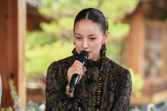 Lee Hyo-ri and Yoo Jae-seok didn't know about tears. For 27 years, there's always anxiety