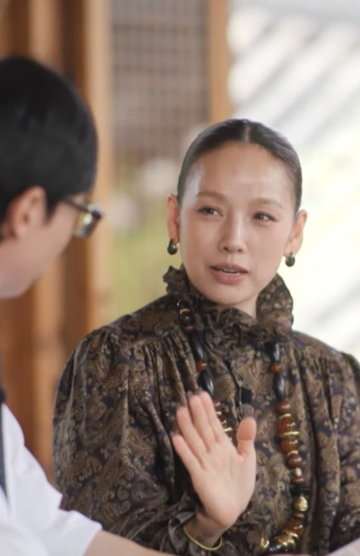 Lee Hyo-ri sponsored 10 million won in beads fashion Luxury brands are all attached
