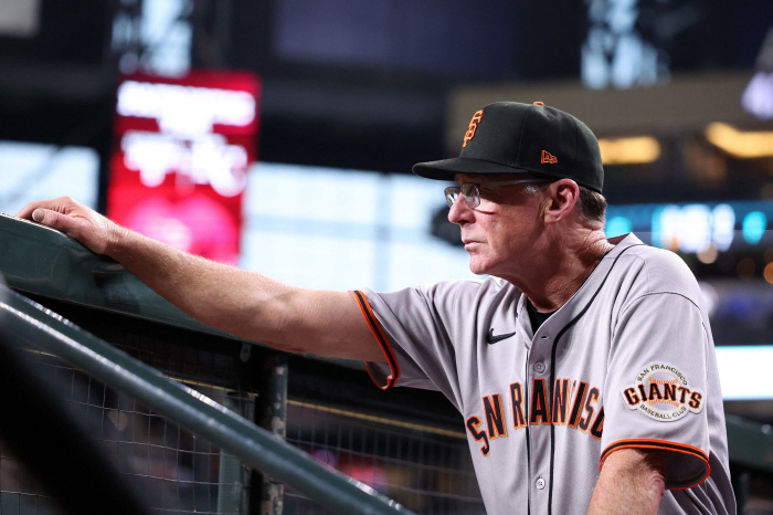 Lee Jung-hoo is in pain, but the veteran coach is happy. One-year extension option is activated, 23-year-old ML baton
