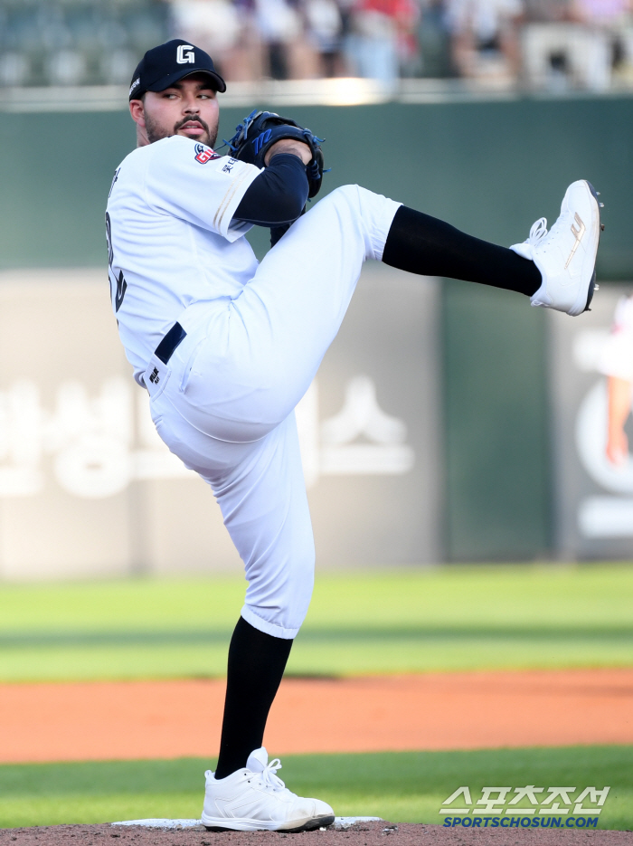 Left-hander's 158km fastball Elotrasico's spectacular debut, Aces heated up in Gamboa's direct stadium