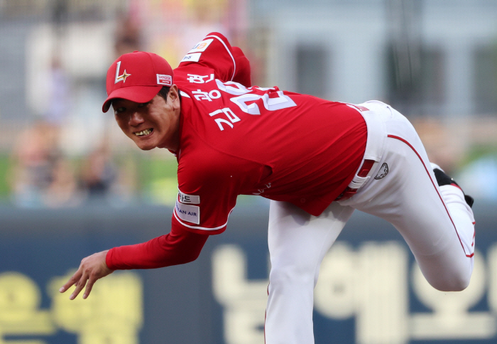 Lotte, are you thankful? SSG stops KIA from winning 4 consecutive games...Kim Kwang-hyun finally won his first away game