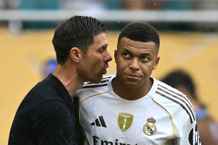 Mbappe, are you shaking? My brother born in 2004 is going crazy, CWC's 3rd goal with a header that looks like his teacher Raul...Real Defeat Juventus 10 to advance to the quarterfinals
