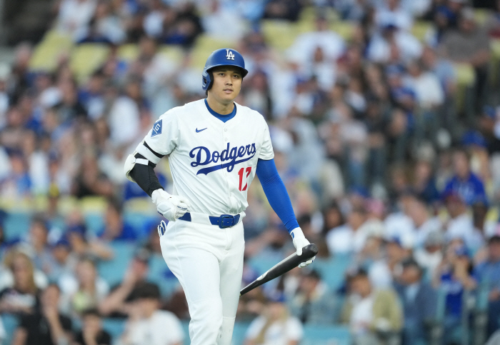 Ohtani did it! 30 home runs for the fifth consecutive year! He tied for second with Judge, three behind the leader, Raleigh