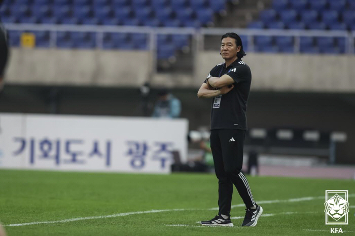  Ulsan coach Kim Pan-gon's cries are a requirement to do better...You'll do a good job of maintaining it