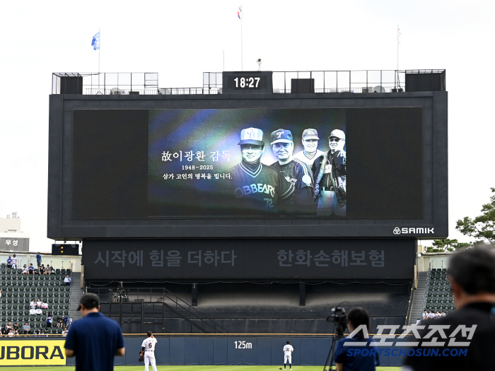  In memory of former director Lee Kwang-hwan