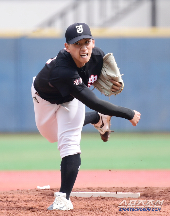  Jangchung High School Son Minseo's powerful pitch with evil sounds