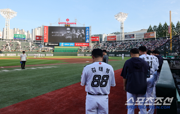  Silence in memory of former LG manager Lee Kwang-han