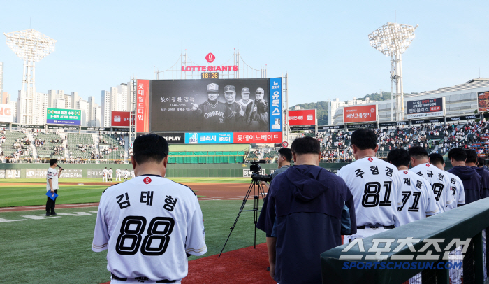  Silence in memory of former LG manager Lee Kwang-han