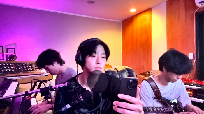 Ahn Hyo-seop Surprises Fans with OST Cover for Netflix’s ‘K-pop Demon Hunters’