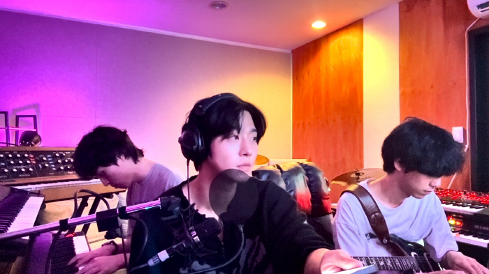 Ahn Hyo-seop Surprises Fans with OST Cover for Netflix’s ‘K-pop Demon Hunters’