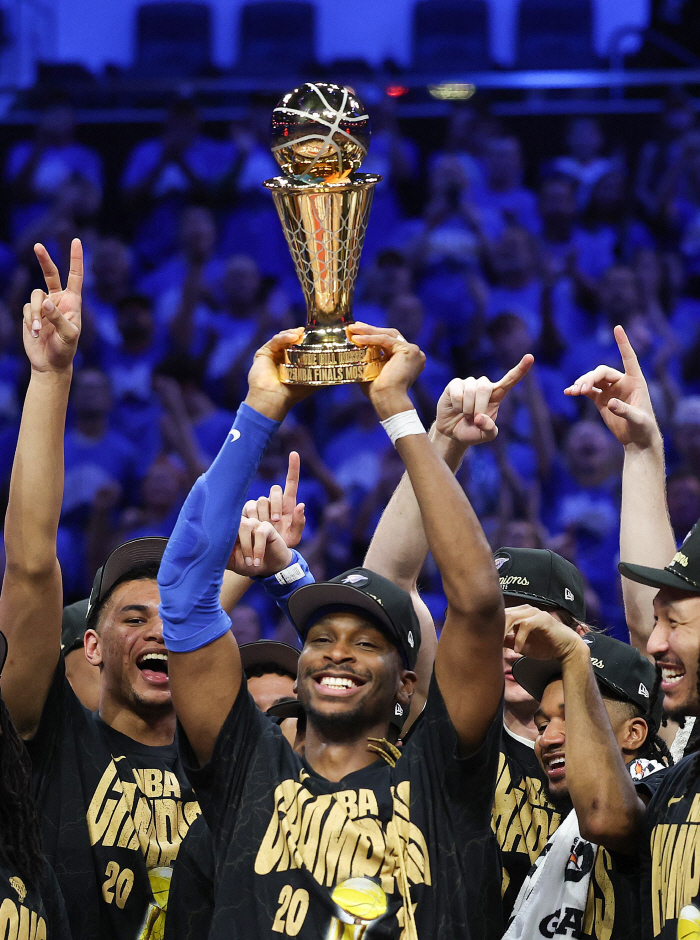 regular league MVP  final MVP. 35th place → 1st place. Super Max ranked No. 1 in the salary rankings. SGA's NBA unification story!
