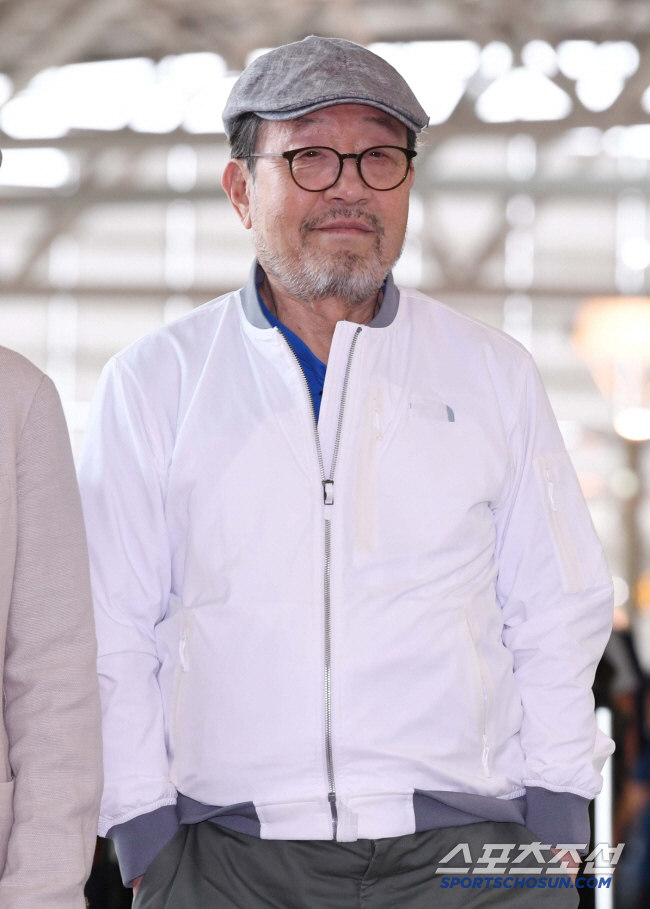 Shingu is guarding the mortuary today (2nd) with his son in his wife's sadness