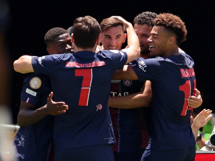 Super awesome! Manchester United sharpened the knife properly...PSG Lewis system launched 40M euro MF blockbuster deal