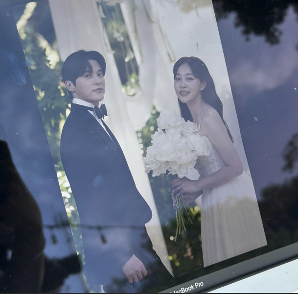 Yoon Sun-woo getting married in October ♥ Kim Ga-eun, who has been supporting me for 10 years in a wedding photo shoot with honey. 