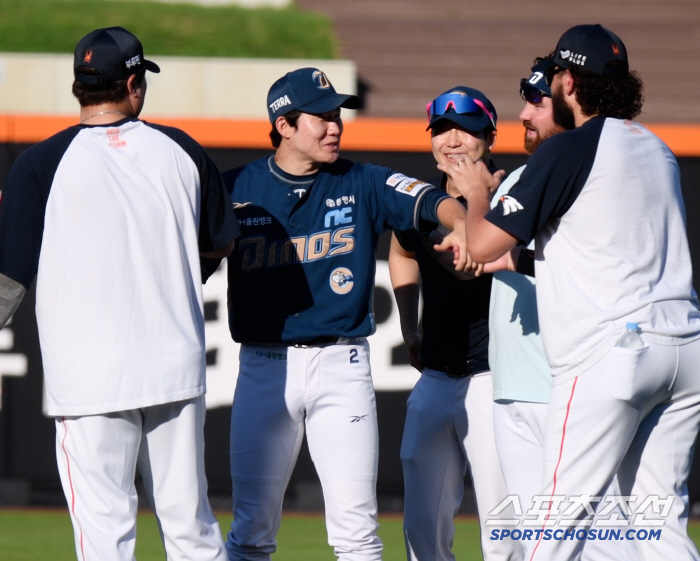 Because of Ryu Hyun-jin's phone power? Venkle destroyers are also a part. Why is this like this when I meet Hanwha? 