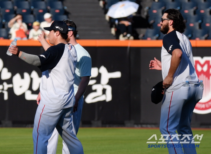 Because of Ryu Hyun-jin's phone power? Venkle destroyers are also a part. Why is this like this when I meet Hanwha? 