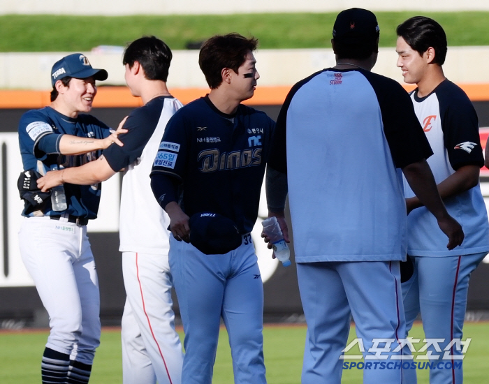 Because of Ryu Hyun-jin's phone power? Venkle destroyers are also a part. Why is this like this when I meet Hanwha? 