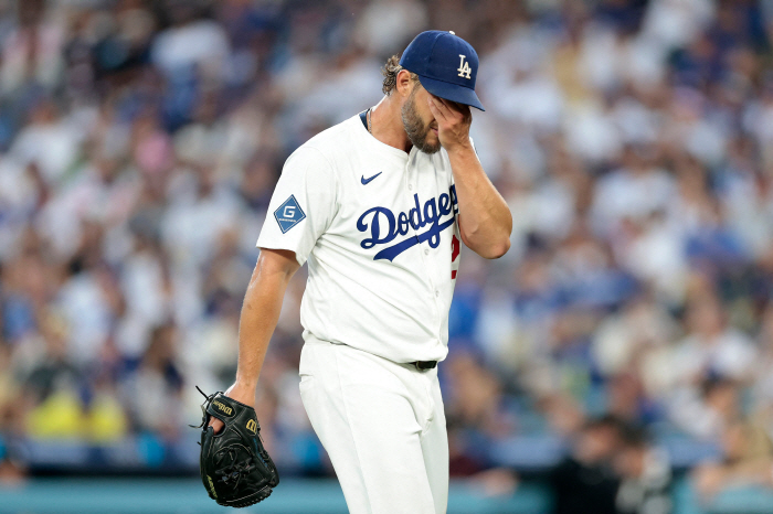  Kershaw achieved the long-awaited 3,000K! Tuckman rookie struck out with his 100th ball and kissed for the 20th time in 6 innings, 9 hits, 4 runs and 3K