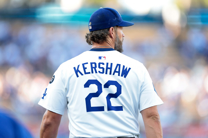  Kershaw achieved the long-awaited 3,000K! Tuckman rookie struck out with his 100th ball and kissed for the 20th time in 6 innings, 9 hits, 4 runs and 3K