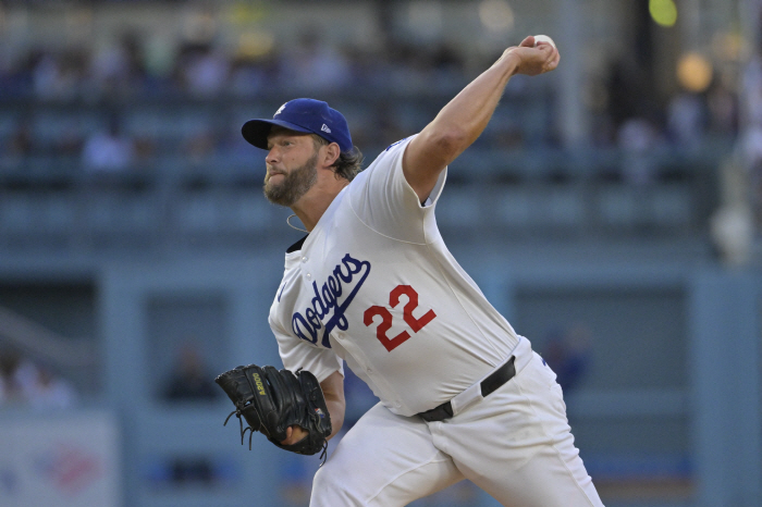  Kershaw achieved the long-awaited 3,000K! Tuckman rookie struck out with his 100th ball and kissed for the 20th time in 6 innings, 9 hits, 4 runs and 3K