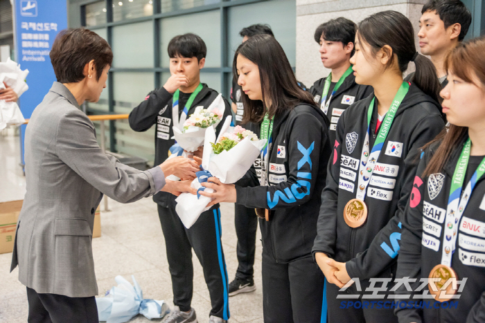 Championship gold 2 is 2-dong 4, and the future of table tennis will be welcomed with gold
