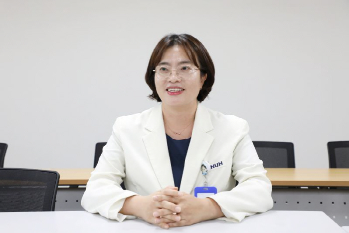 Disinfection cotton swab patent that doesn't get on your hand...Nurse Park Kyung-hye shines ideas to improve the inconvenience of medical sites