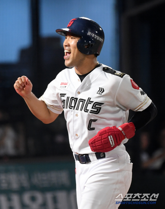 The game against LG is not always easy, so the third-place shot was kept by a 39-year-old veteran's bat. That's why I'm still the fourth hitter. not to miss a real pitch 