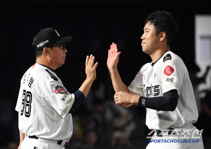 The game against LG is not always easy, so the third-place shot was kept by a 39-year-old veteran's bat. That's why I'm still the fourth hitter. not to miss a real pitch 