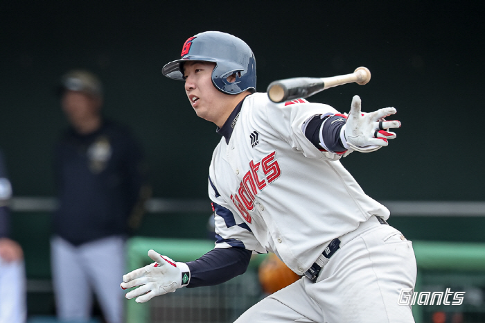 I can't play in the first team yet... A fourth-year military outfielder who disappointed Kim Tae-hyung, will it be different in the second half of the year? It's a good start. 